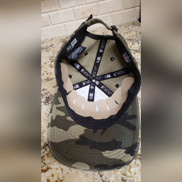 Women's New Era Camo Tampa Bay Buccaneers Core Classic 9TWENTY Adjustable Cap - Picture 5 of 9